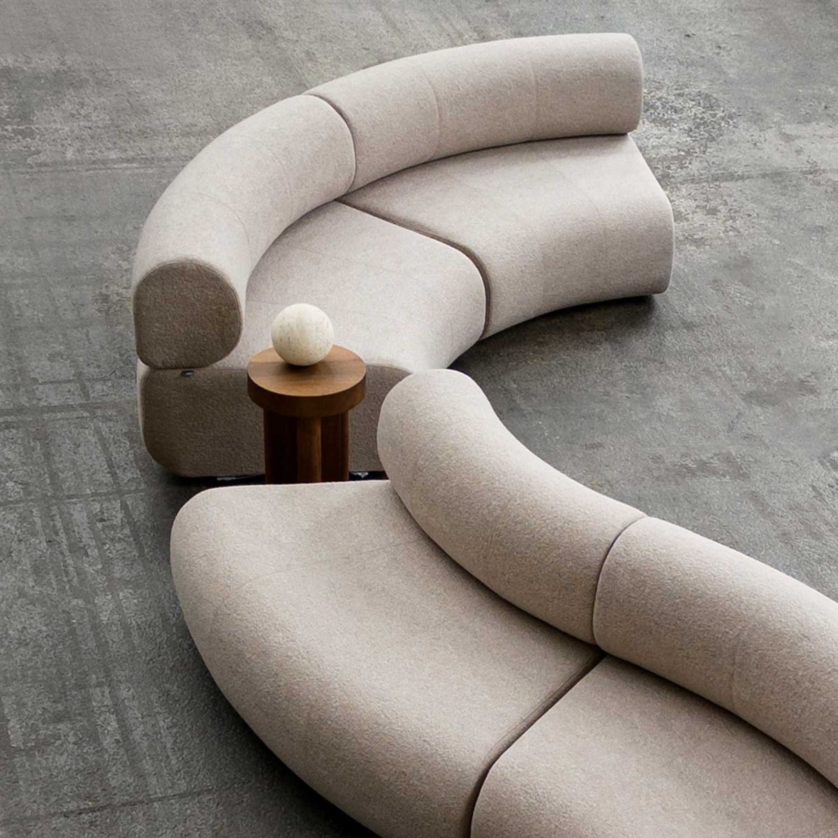 GENERICO - Sofá Valles Curvo Modular + Puff - Beige Claro