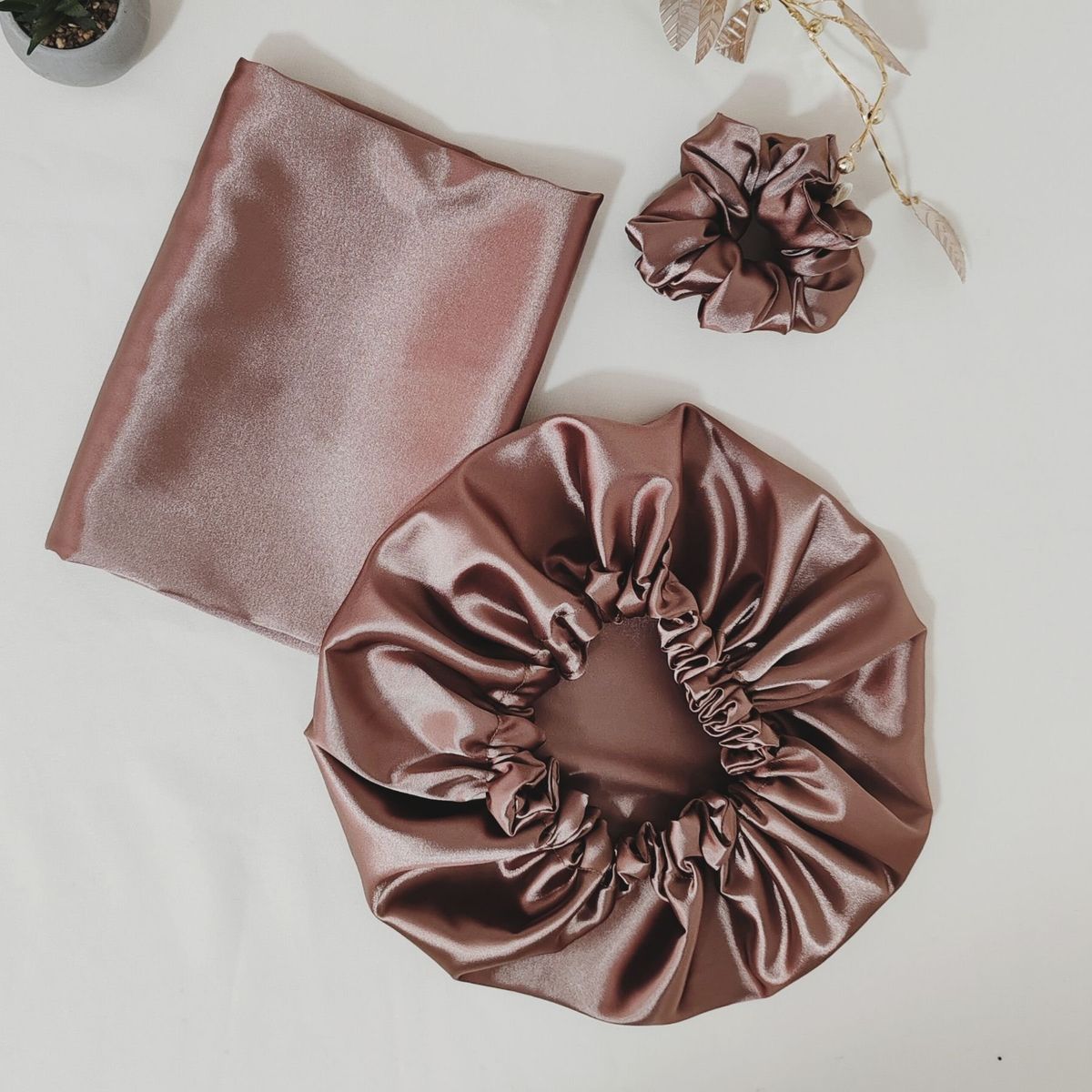 GENERICO - Pack Funda de Almohada + Gorro Antifrizz Satín - Color TOPO