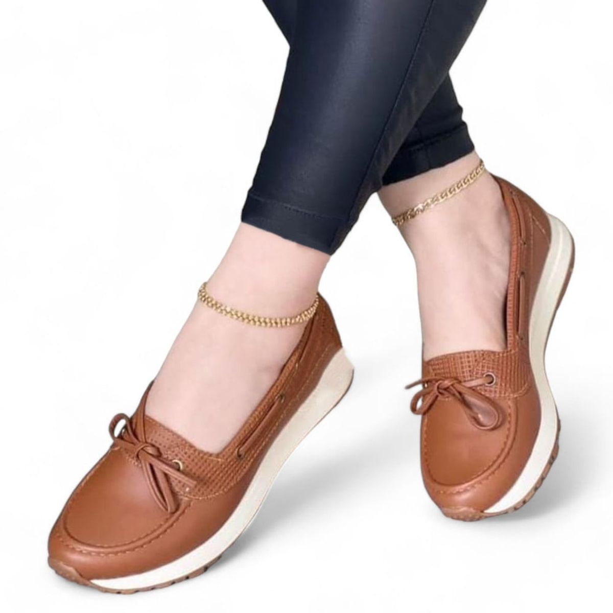 GENERICO - Zapato texturizado con detalle de Lazo 2035L-50 color camel.-