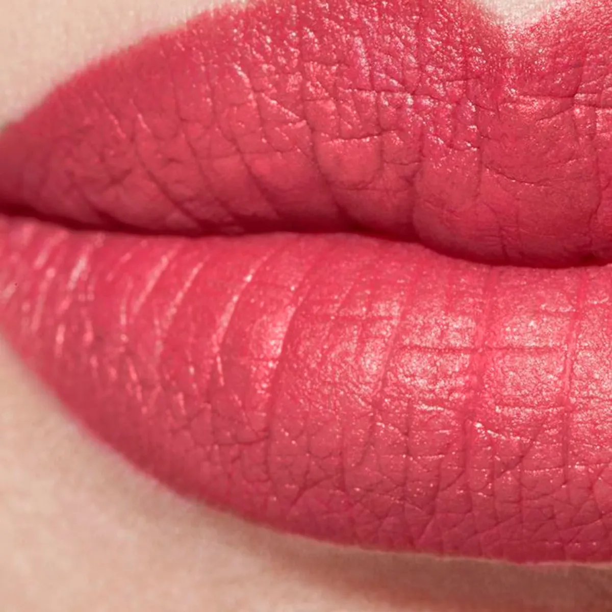 CHANEL - ROUGE ALLURE VELVET La Barra de Labios Aterciopelada Luminosa
