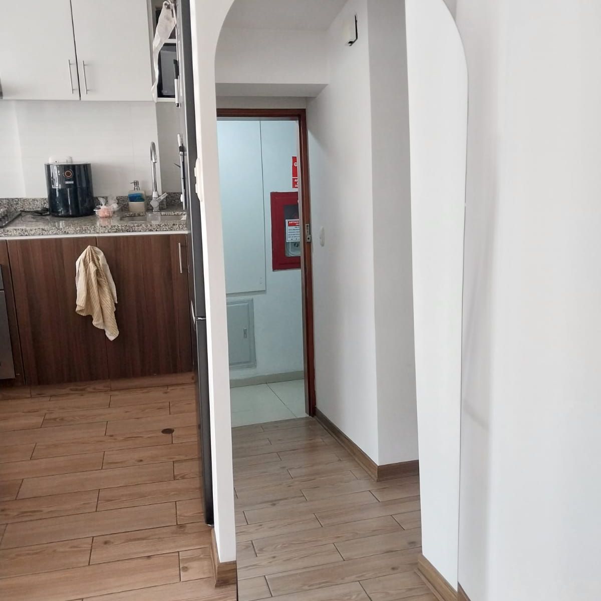 LUMINAR BRILLO & LUZ - Espejo Arco de 60x180cm con parante negro