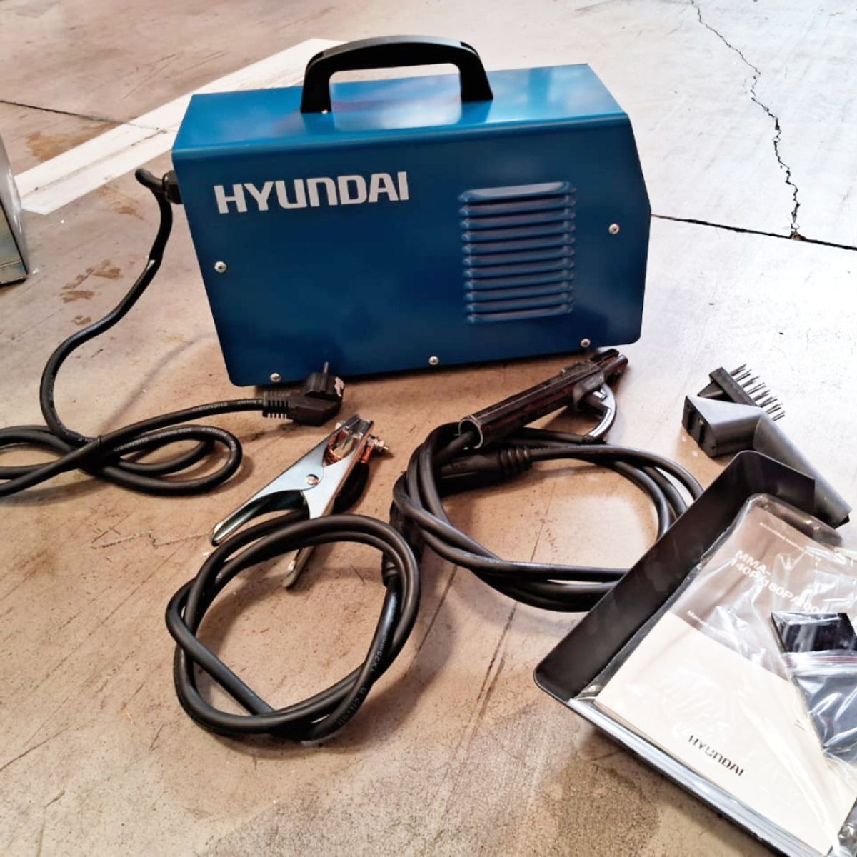 HYUNDAI - SOLDADORA INVERTER PRO HYUNDAI MMA-200 200AMP