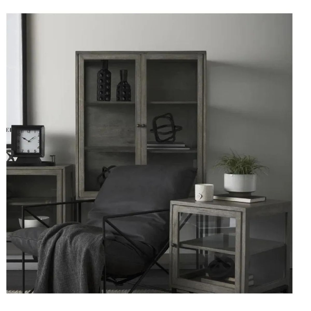 TU MESITA - Vitrina Industria TU MESITA Miletto color Gris 2 puertas