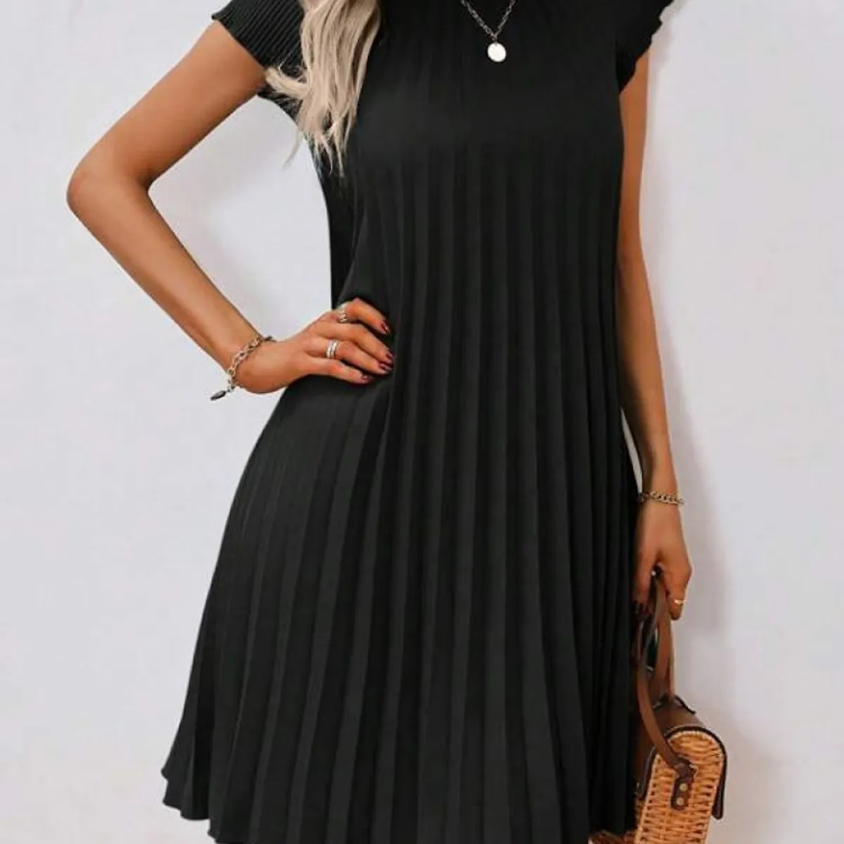 GENERICO - Vestido plisado en negro