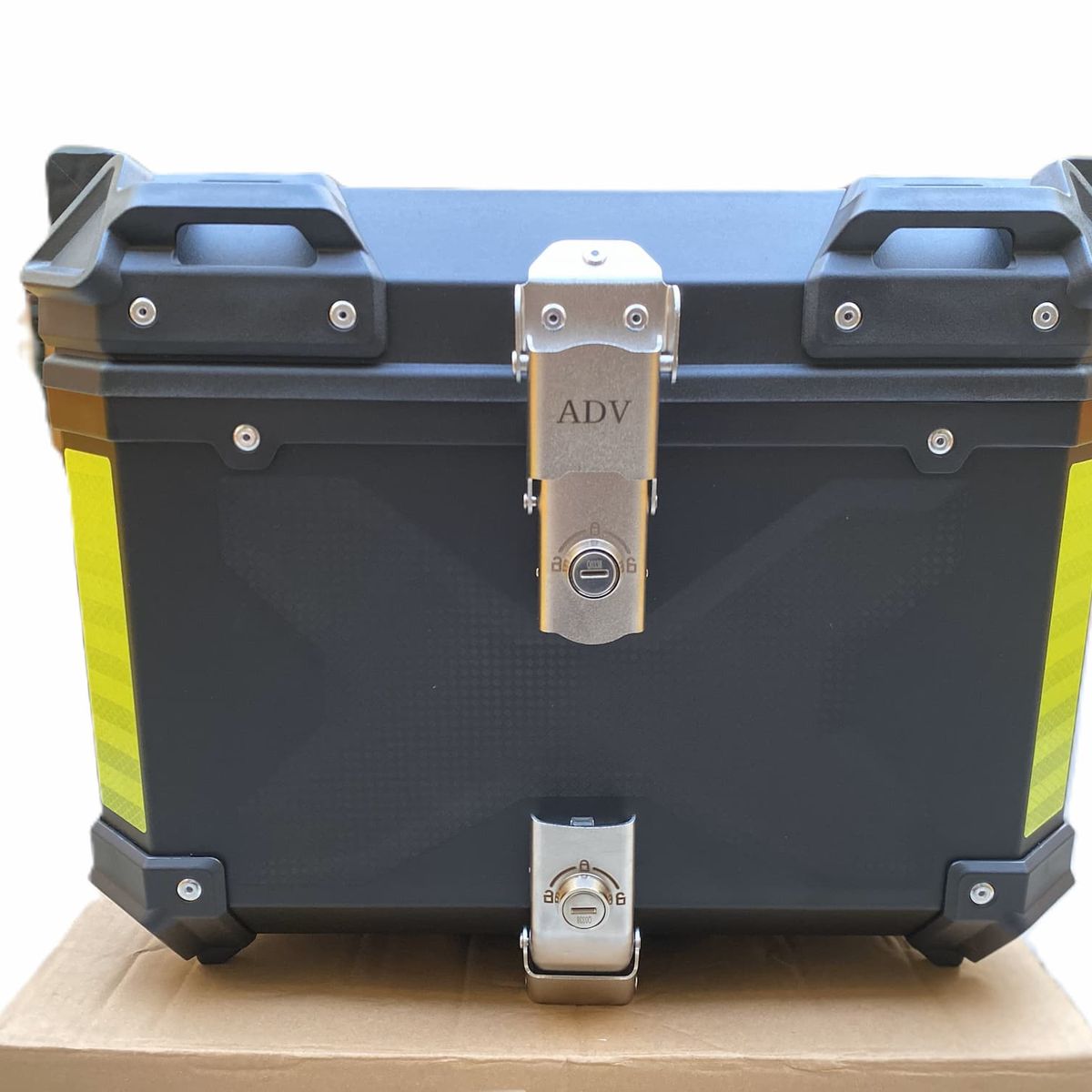 GENERICO - CAJUELA PARA MOTO ABS 45 LT DOBLE CHAPA BASE DE METAL