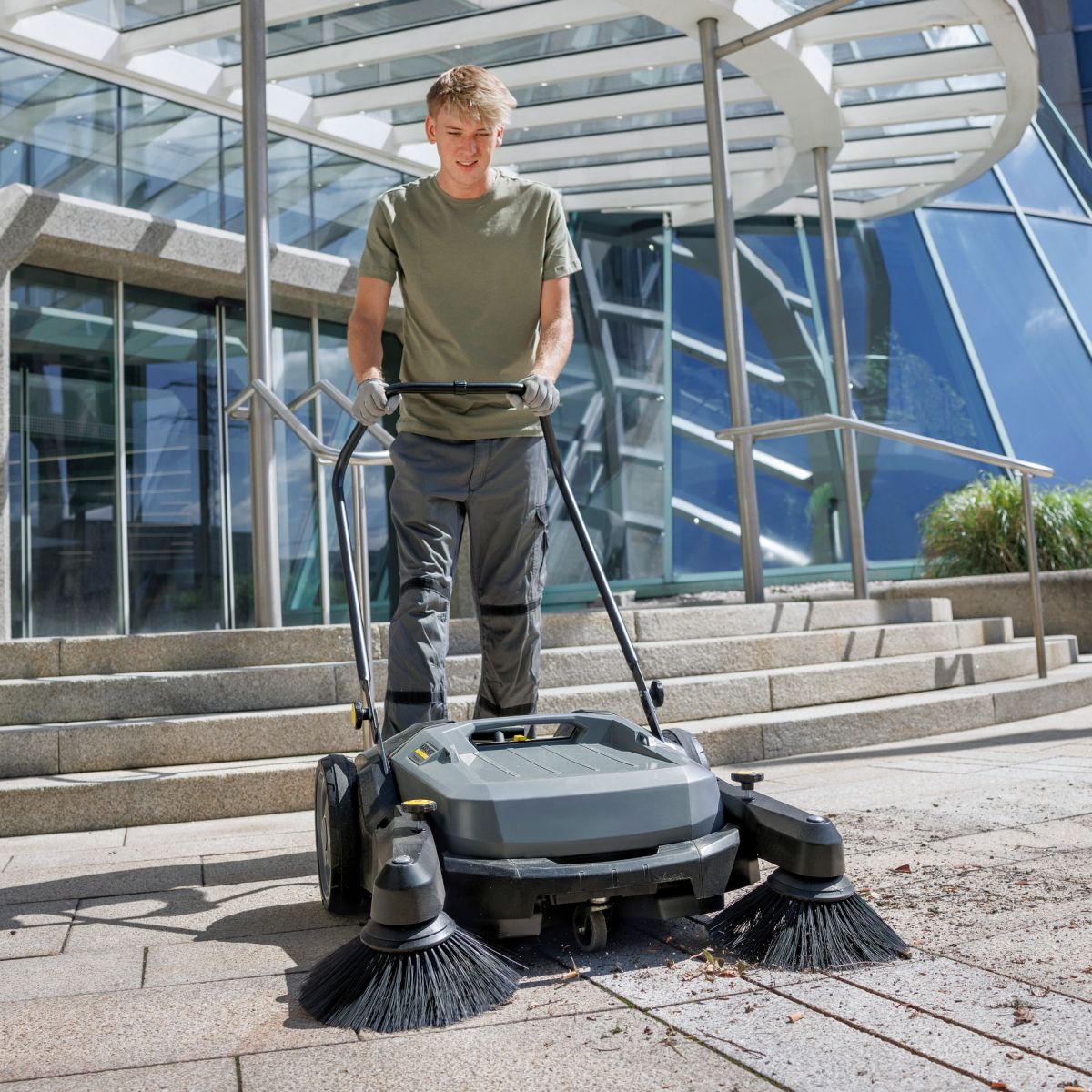 KARCHER - Barredora de empuje KM70/20 manual 20L Karcher