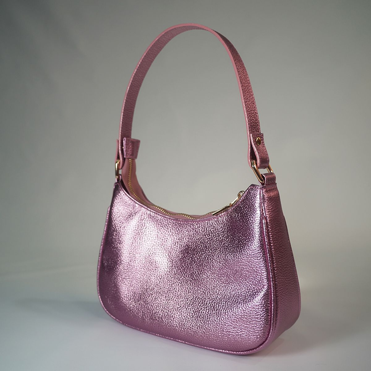 LIZARASO - CARTERA MEDIA LUNA METÁLICA DE CUERO PARA MUJER LIZARASO CUEROS