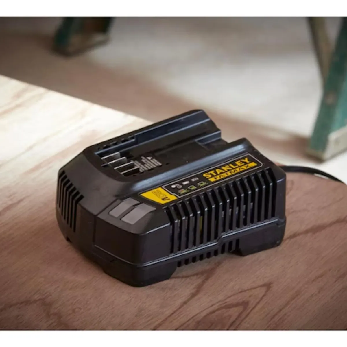 STANLEY - Cargador 20V MAX 2A Stanley