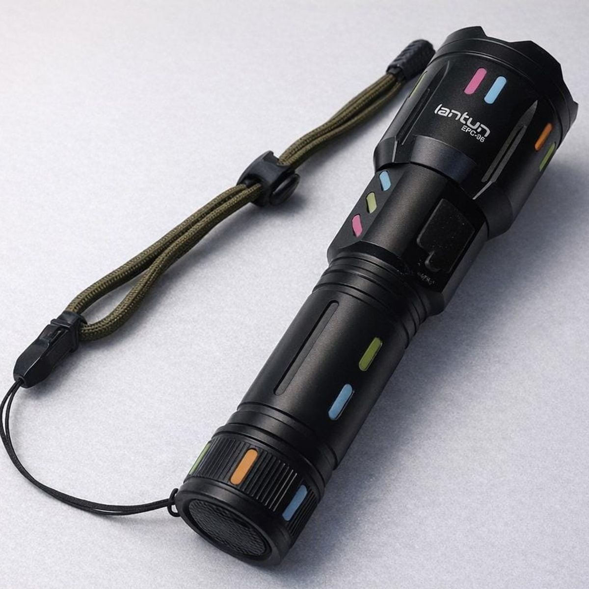 GENERICO - LINTERNA RECARGABLE CON ZOOM LANTUN EPC-96 DE 3800M LUZ FUERTE  A51