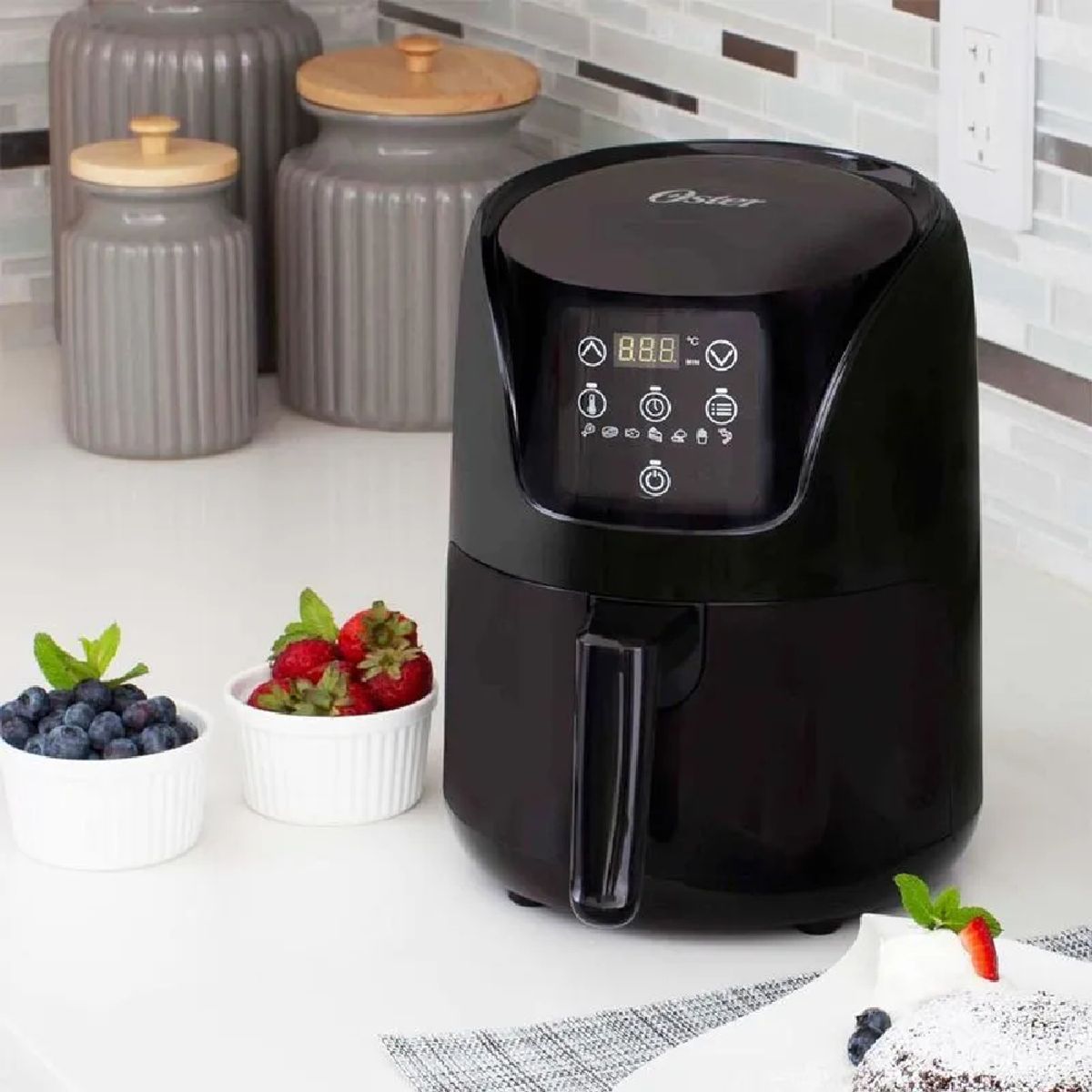 OSTER - Freidora de Aire OSTER 1.8 L CKSTAF18D+Plancha a vapor Electrolux ESI10