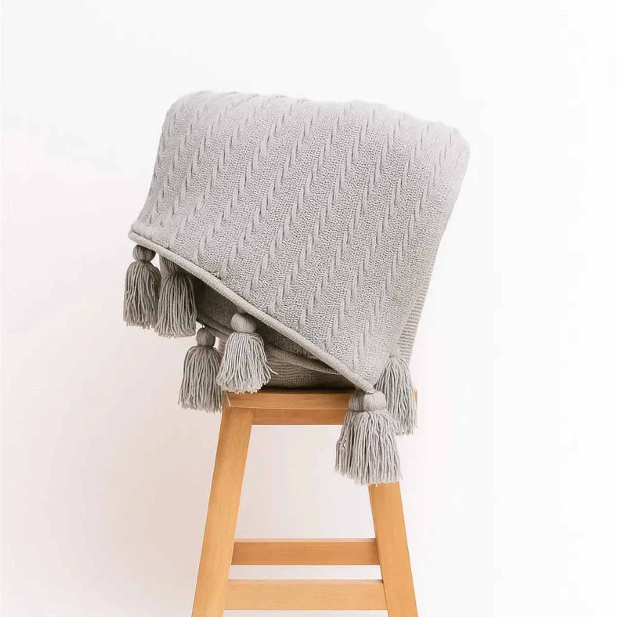 GENERICO - Manta Trenzas XL Plomo Plata + Borlas - Nórdico 200x150 cm