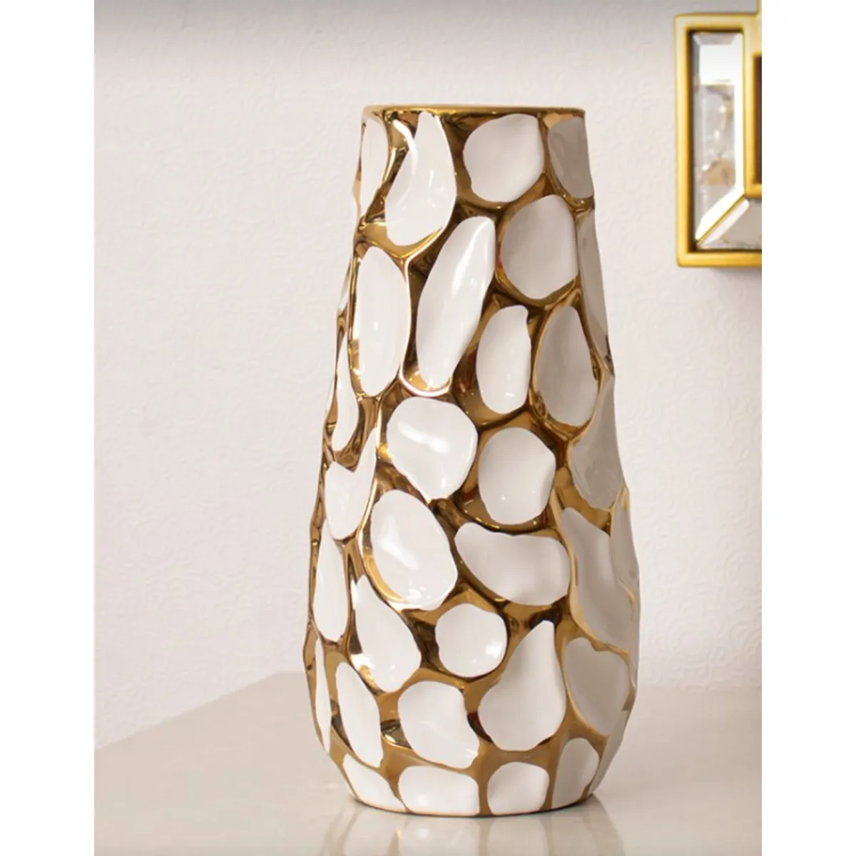 GENERICO - Jarrón Decorativo Texturizado en Blanco y Dorado