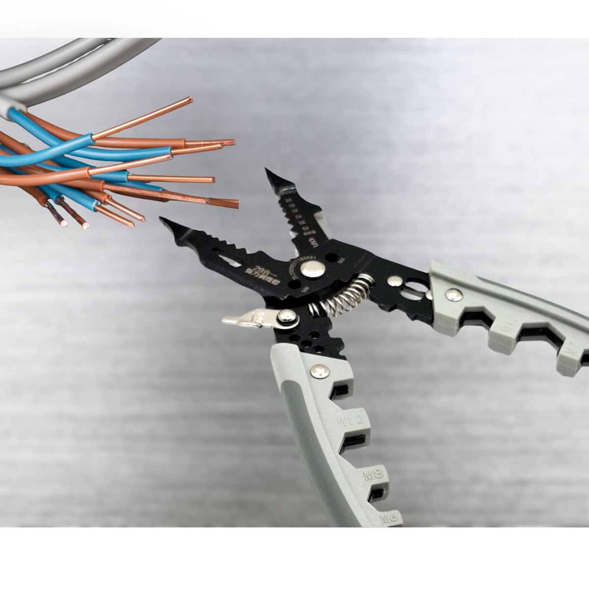 ROSH - Alicate 9 en 1 – La Herramienta Todo en Uno para Profesionales