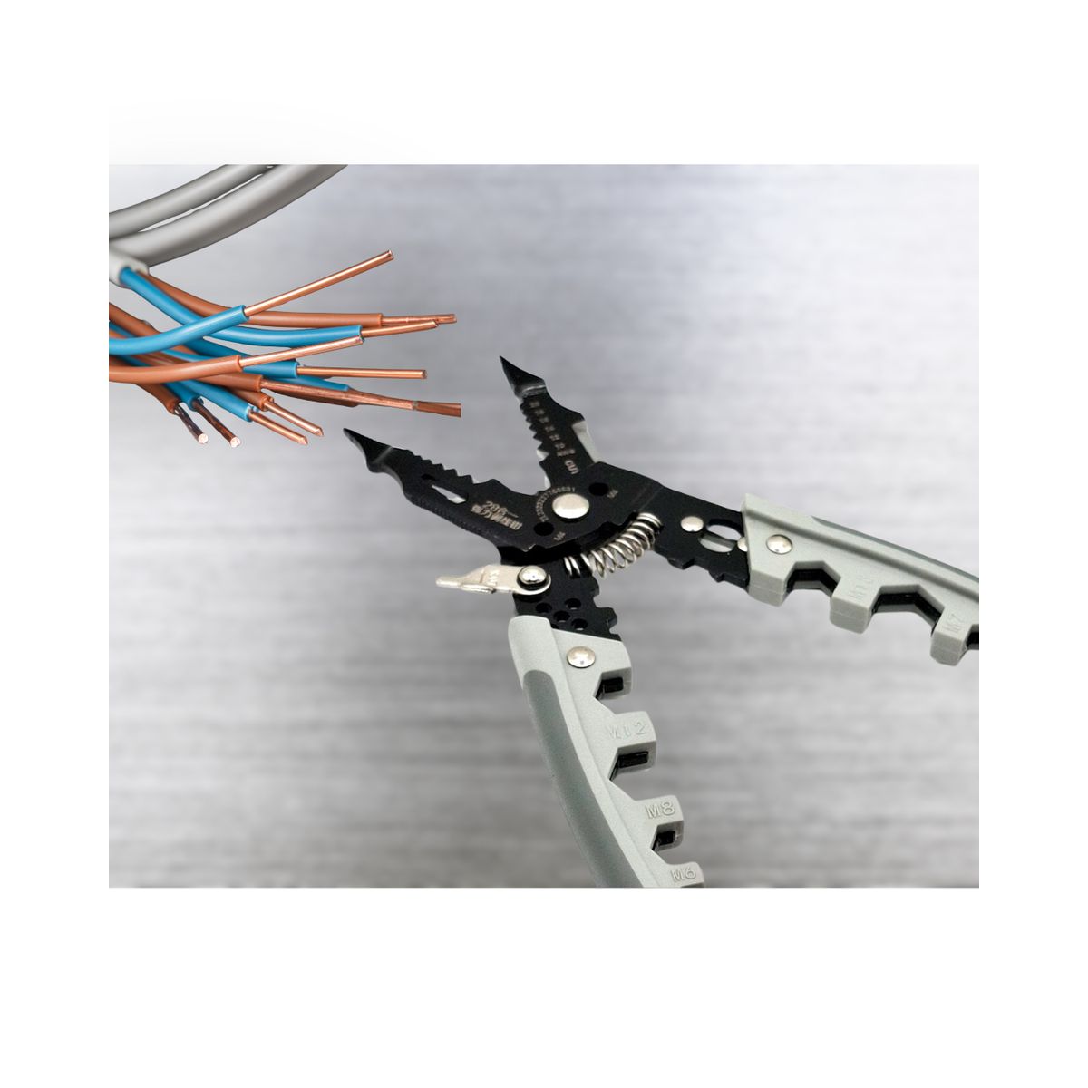 ROSH - Alicate 9 en 1 – La Herramienta Todo en Uno para Profesionales