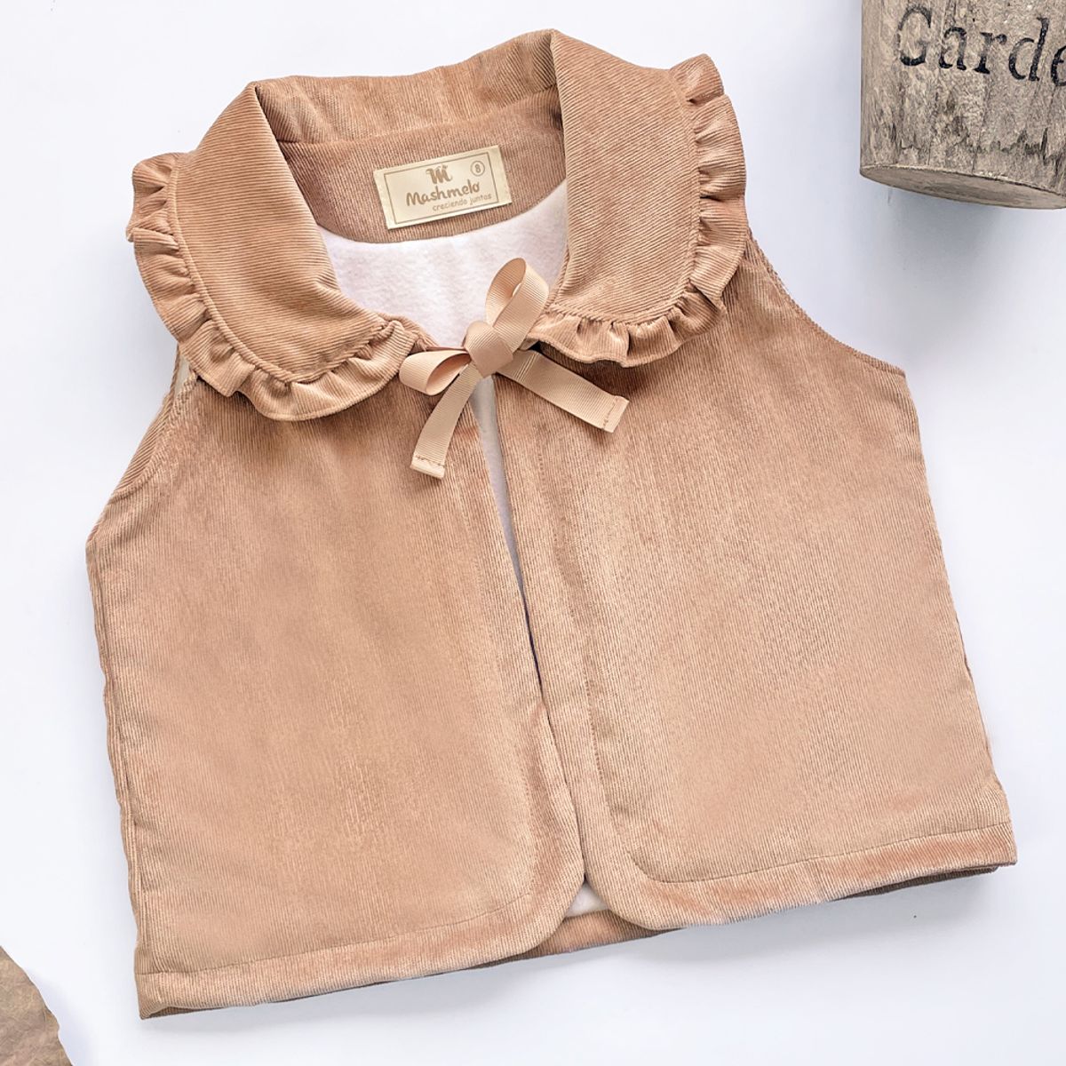 KIDS MASHMELO - Chaleco con Volantes en Cuello y Lazo para Niña Kids Mashmelo