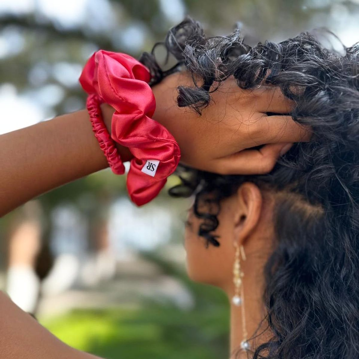 SANTOS RIZOS - Scrunchies de Satín - Sujetan el cabello sin daños 3u