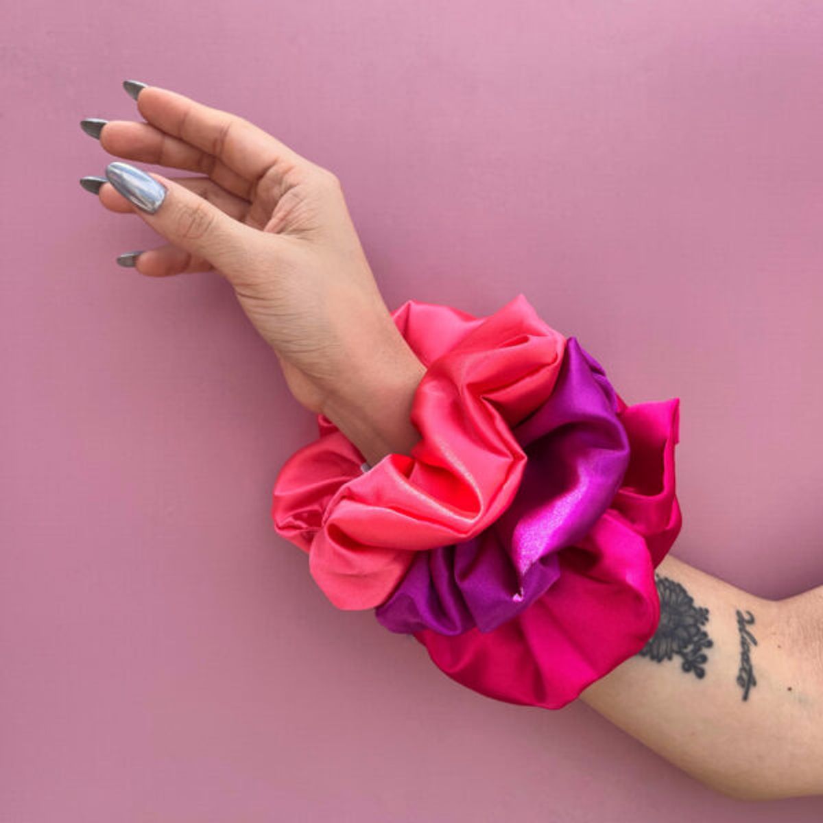 SANTOS RIZOS - Scrunchies de Satín - Sujetan el cabello sin daños 3u