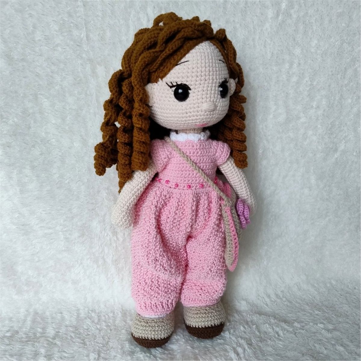 GENERICO - Muñeca amigurumi con carterita 35cm Peluche Adorno