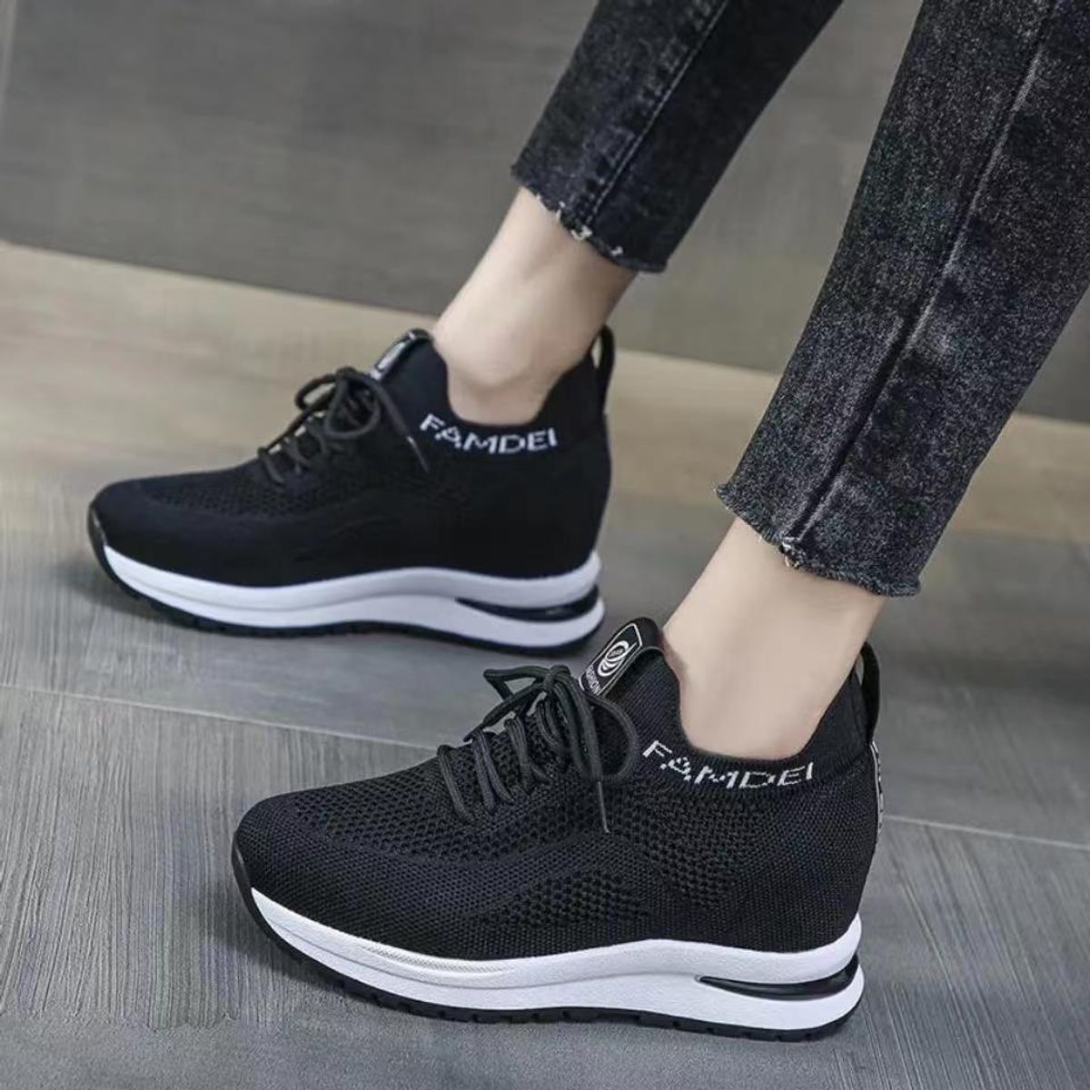 GENERICO - ZAPATILLA DE MUJER CON PLATAFORMA  ALTA 7CM FASHION FAMDEI 730 - NEGRO