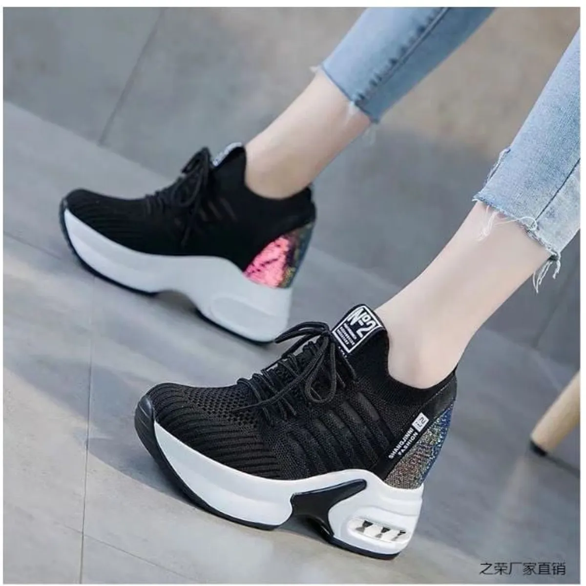 GENERICO - ZAPATILLA DE MUJER CON PLATAFORMA  ALTA 8CM FASHION N°2 B13 - NEGRO