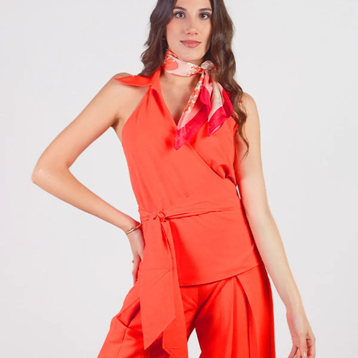 MICHELLE BELAU - LAVINIA - BLUSA SIN MANGAS CON LAZO AJUSTABLE