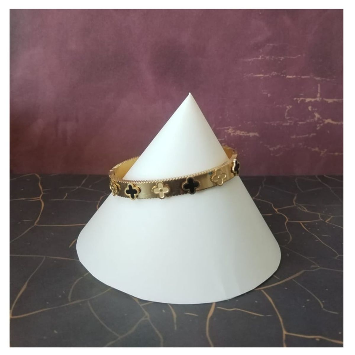 GENERICO - PULSERA BRAZALETE DE ACERO INOXIDABLE DORADO TREBOL NEGRO