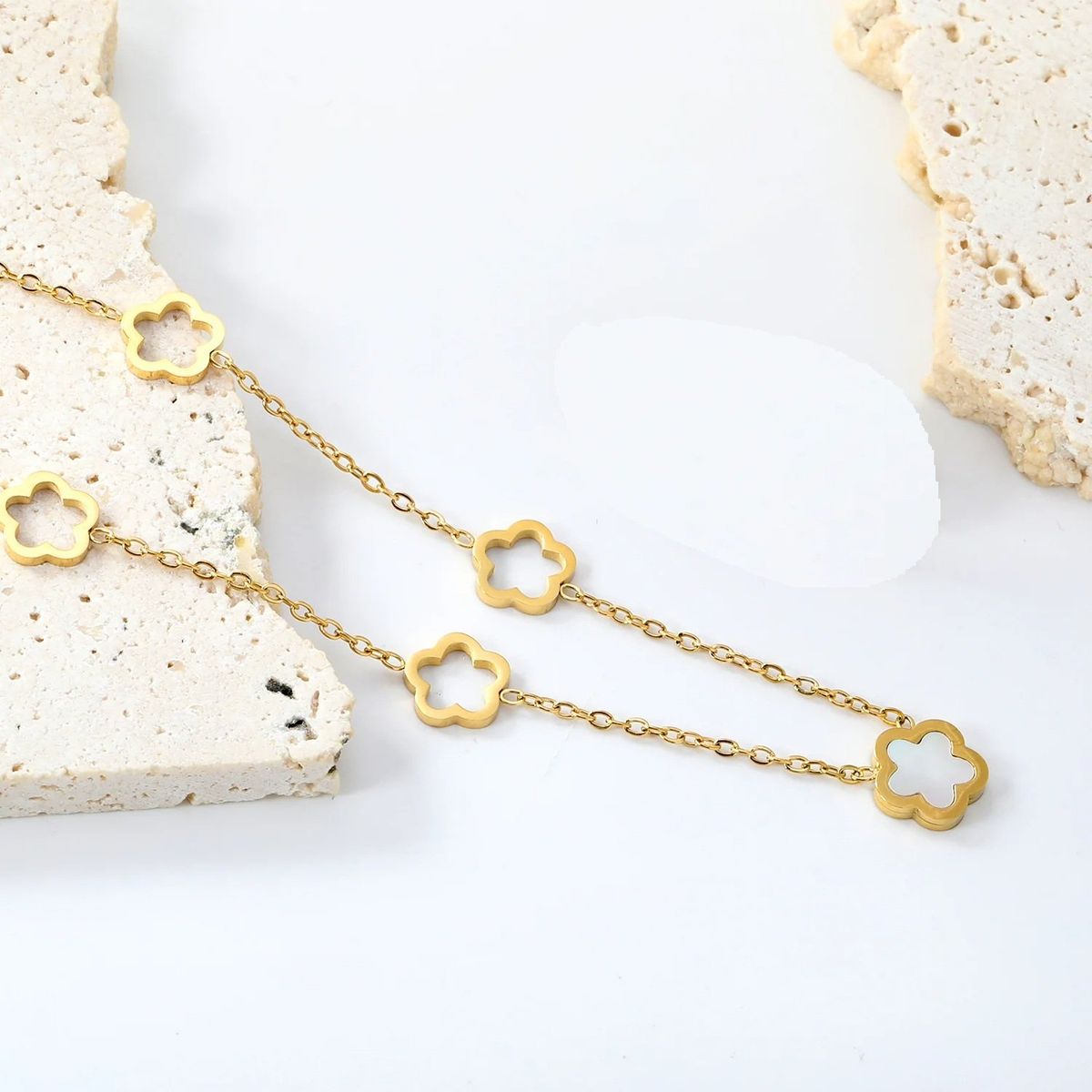 GENIEKA - Set Collar y Pulsera Trébol Nácar Blanco Suerte Cadena Dorada Genieka