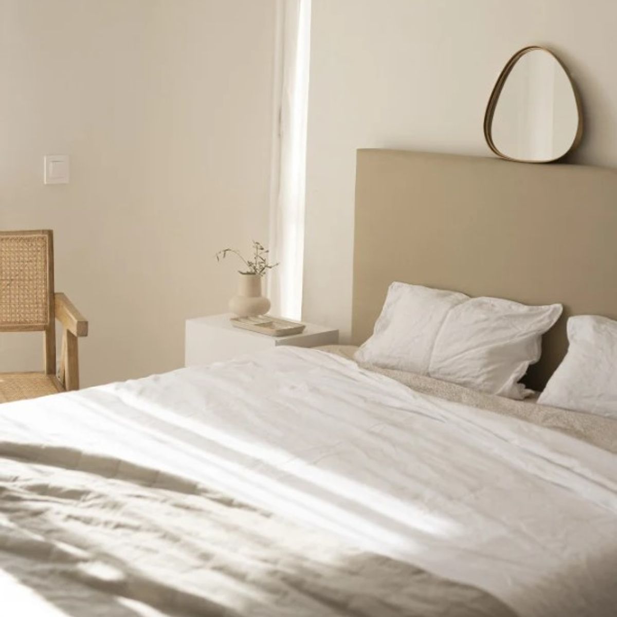 VENTITAS HOME - Cabecera 1 ½ Plaza de Cuero Eleonor Ventitas Home  Color Arena