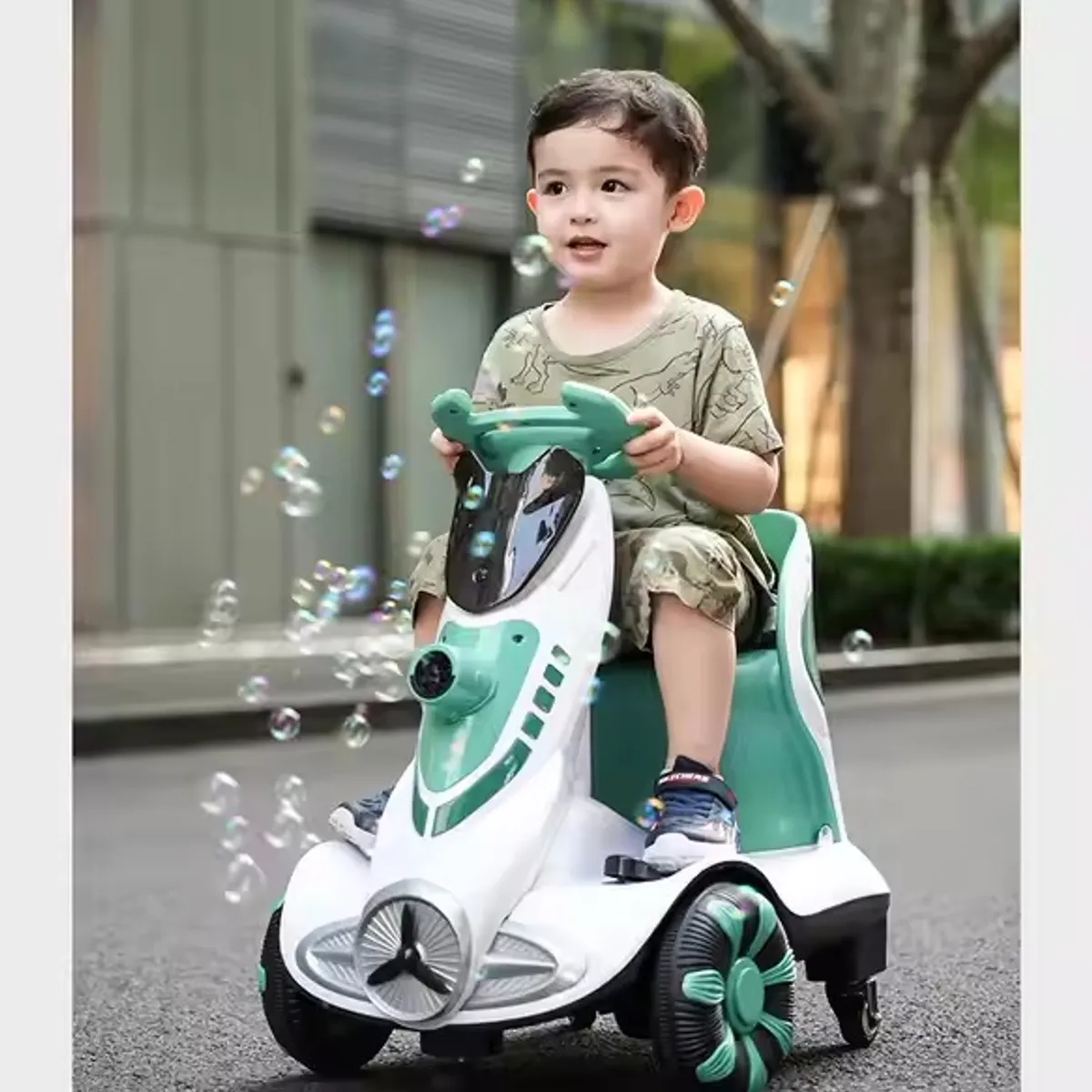 GENERICO - MOTO ROBOTIN MUSICAL GIRA 360ª LANZA BURBUJA VERDE Y ROJO