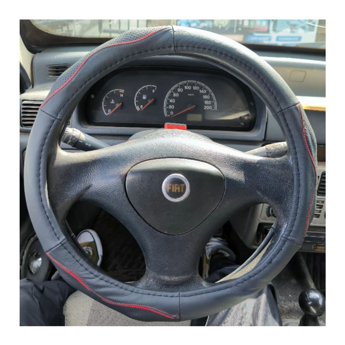 GENERICO - FUNDA FORRO DE TIMON CUERO CON DETALLES ROJOS