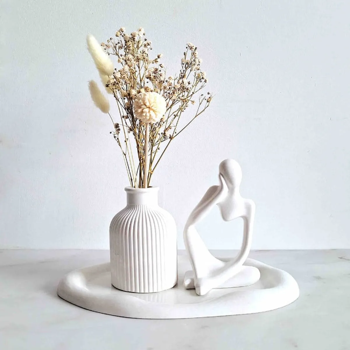 CONKRETE - Set Adornos Base - Florero & Escultura + Flores preservadas