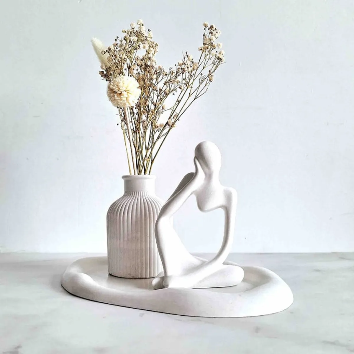 CONKRETE - Set Adornos Base - Florero & Escultura + Flores preservadas