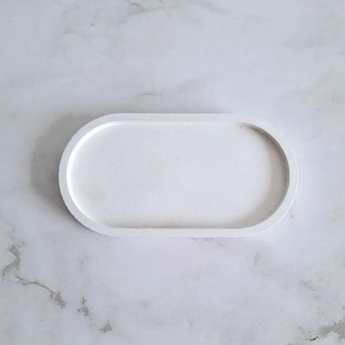 CONKRETE - Base decorativa de cemento forma ovalada 18 x 9 cm