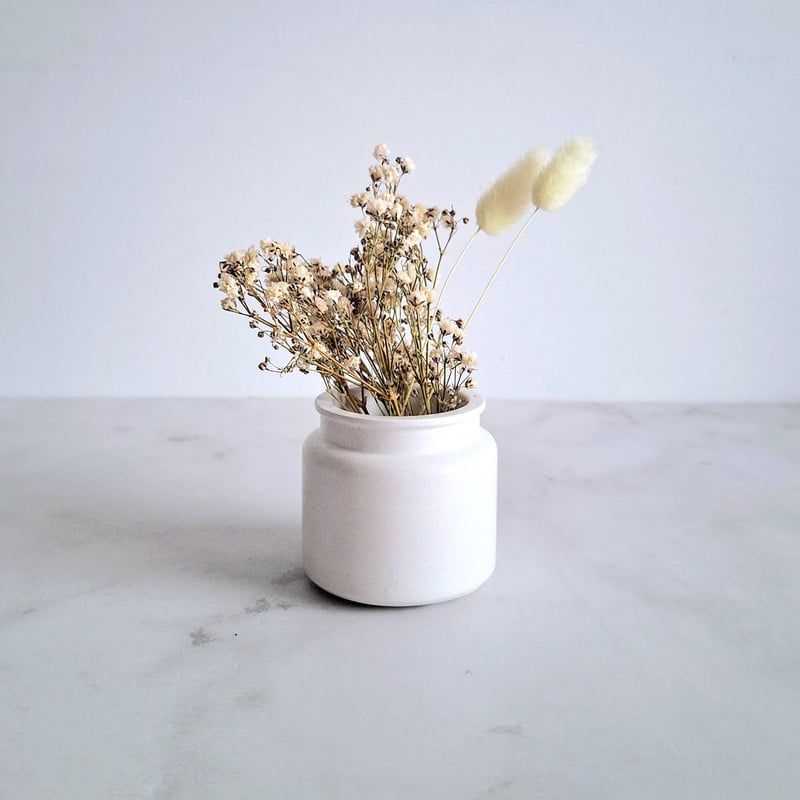CONKRETE - Florero de cemento Liso + Flores preservadas
