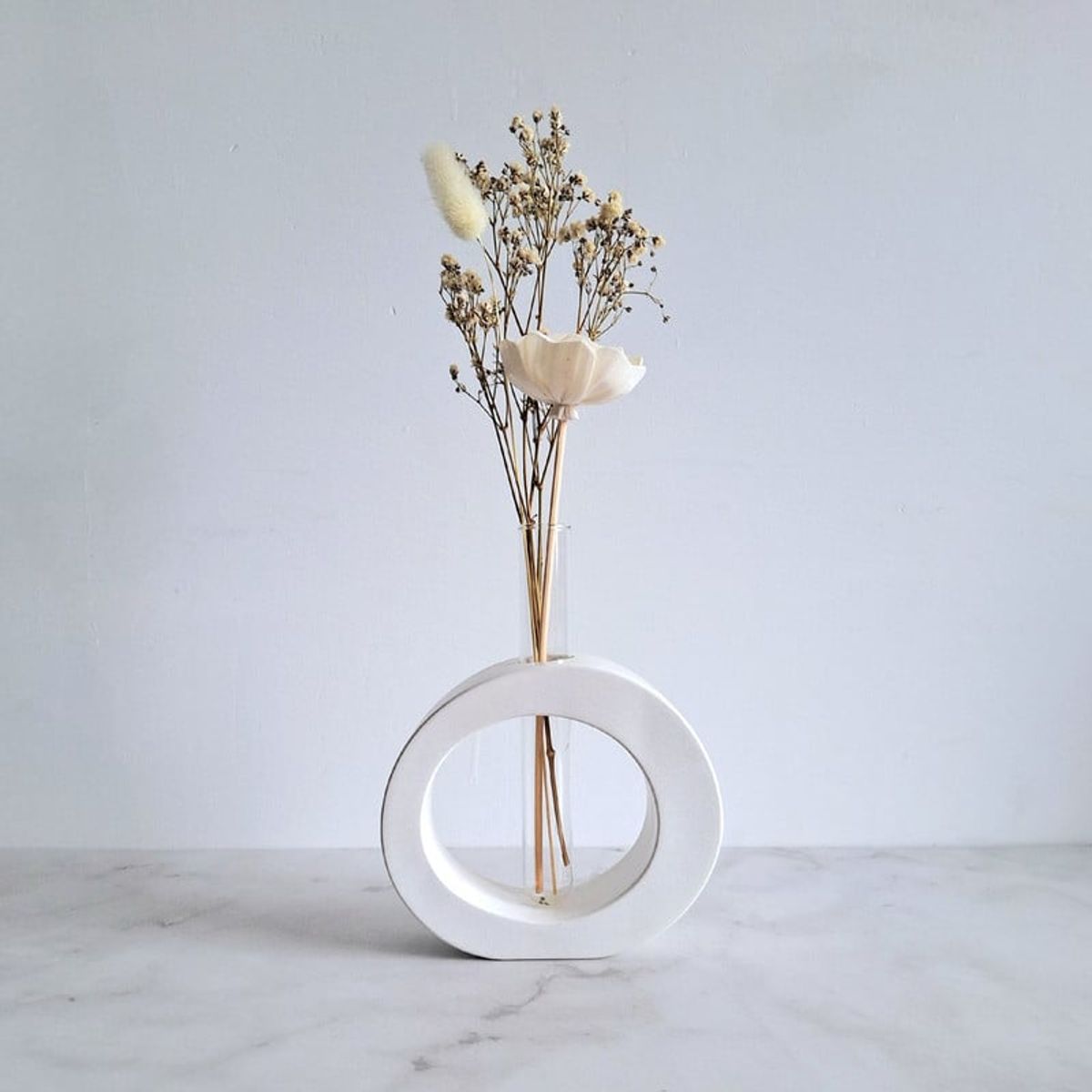 CONKRETE - Florero de cemento Oval + Flores preservadas