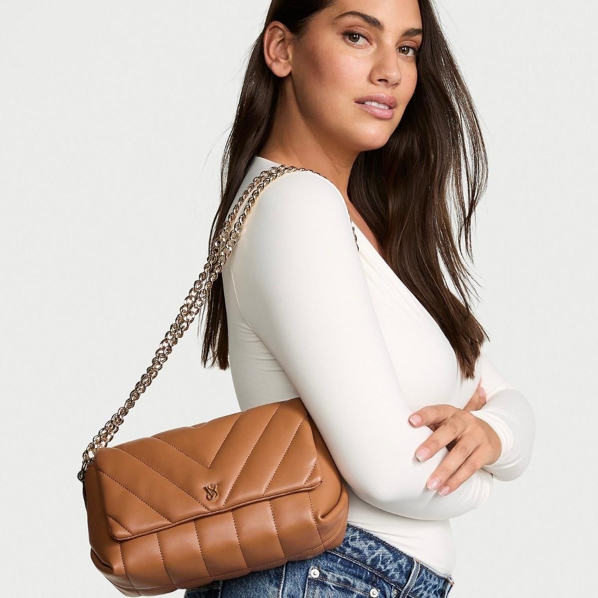 VICTORIA'S SECRET - Cartera Crossbody Mediana Camel  Victorias Secret