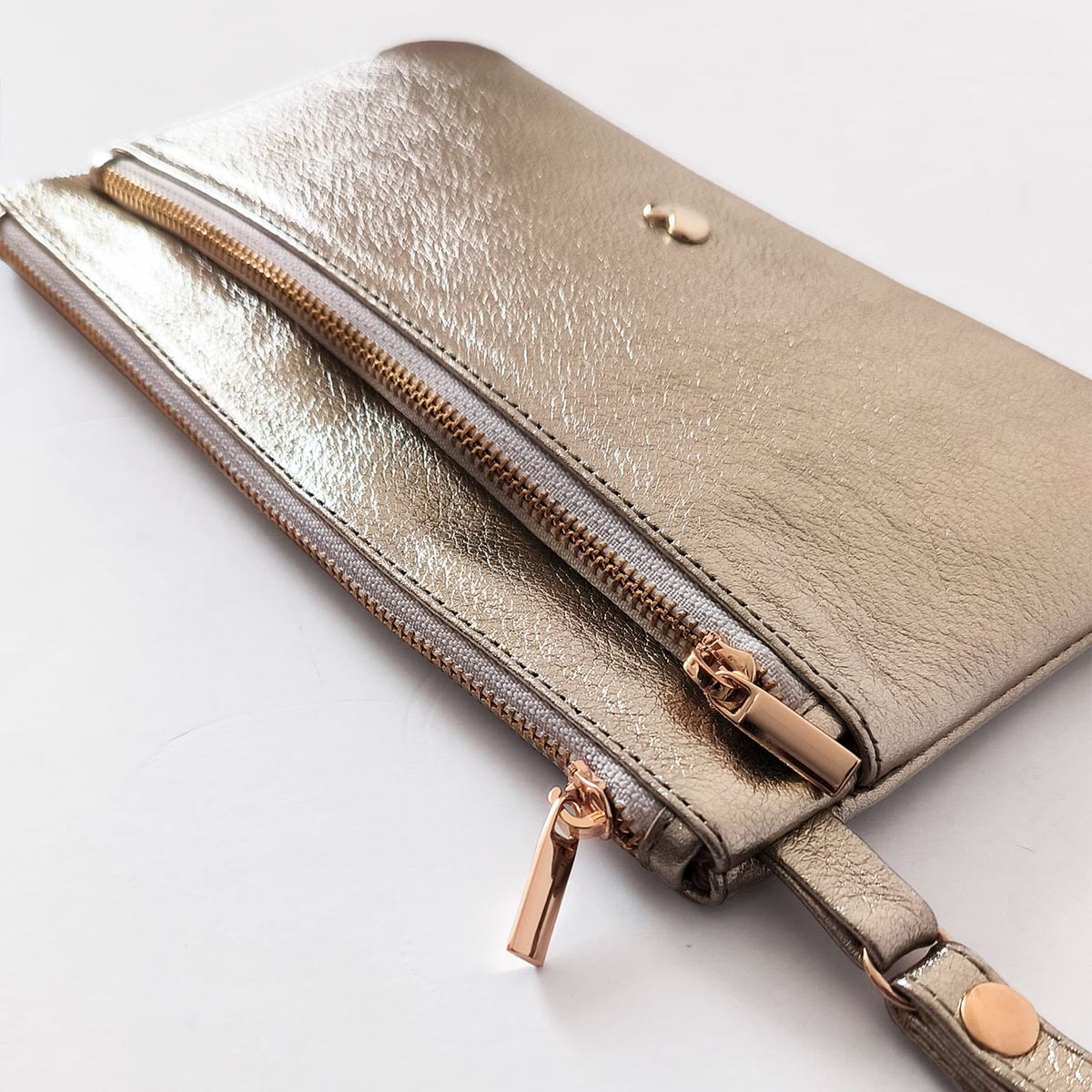 IRISABA - CARTERA DE MANO DE CUERO IRISABA PARA MUJER CASSANDRA DORADO