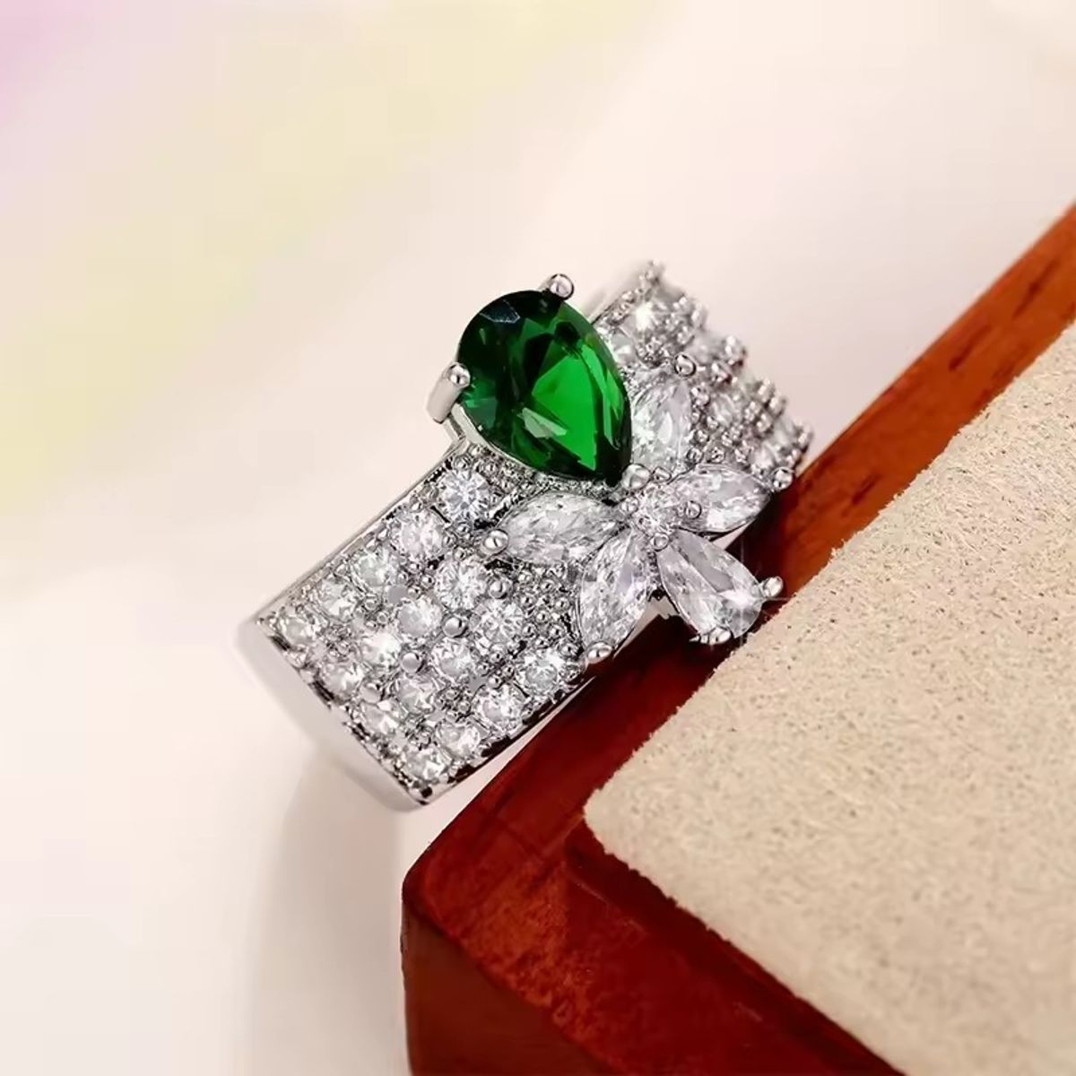 LA TIENDA 88 JOYAS Y ACCESORIOS - La Tienda 88 - Anillo De Luxe Cristales Mujer Bañado en Oro - Verde