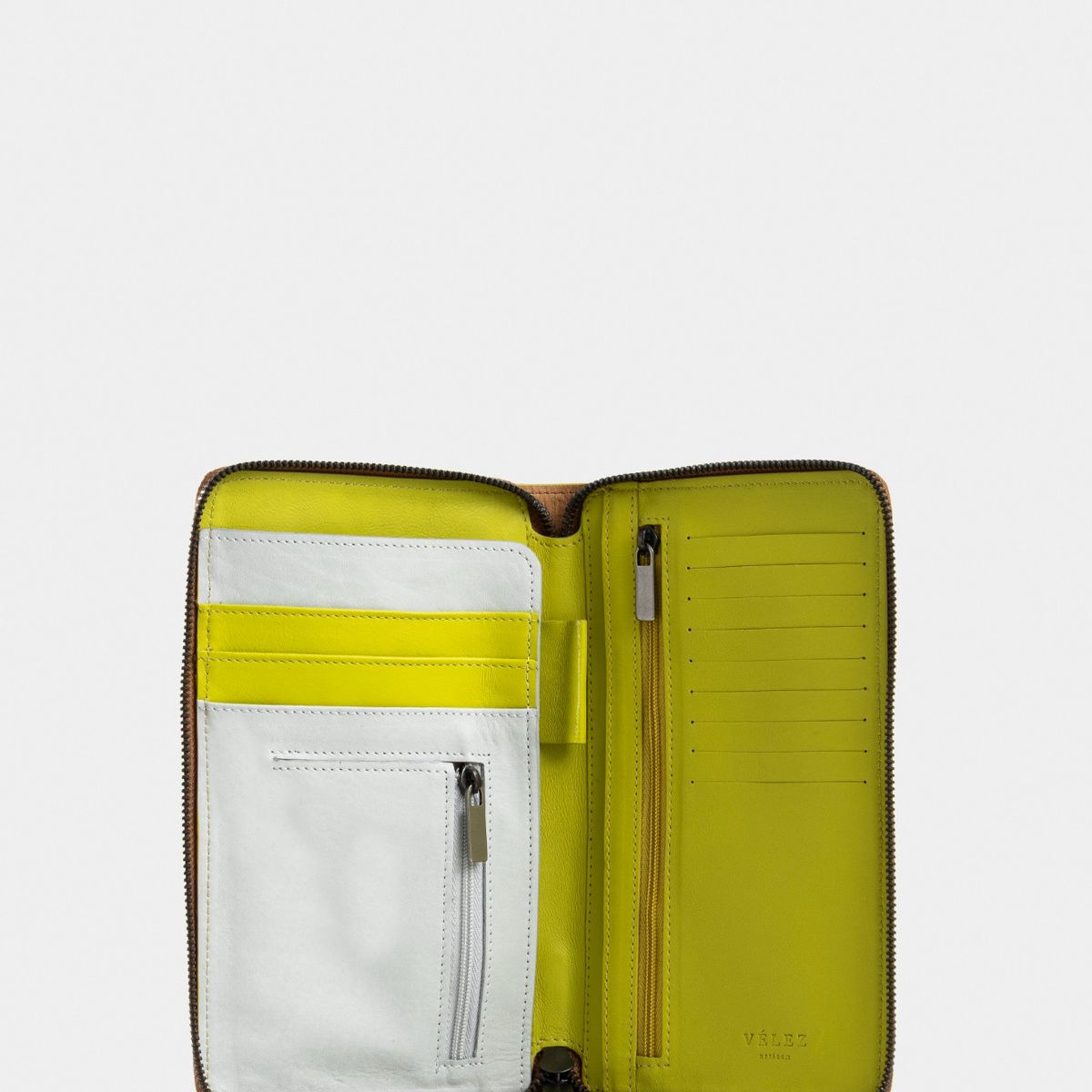 VELEZ - Vélez Porta Pasaporte Marmol De Cuero Mujer Grabado Miel