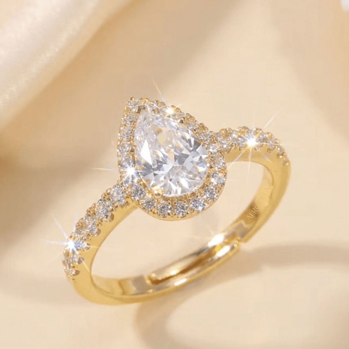 AFRODITA - Anillo de Compromiso Afrodita 370 Plata Maciza Bañado en Oro