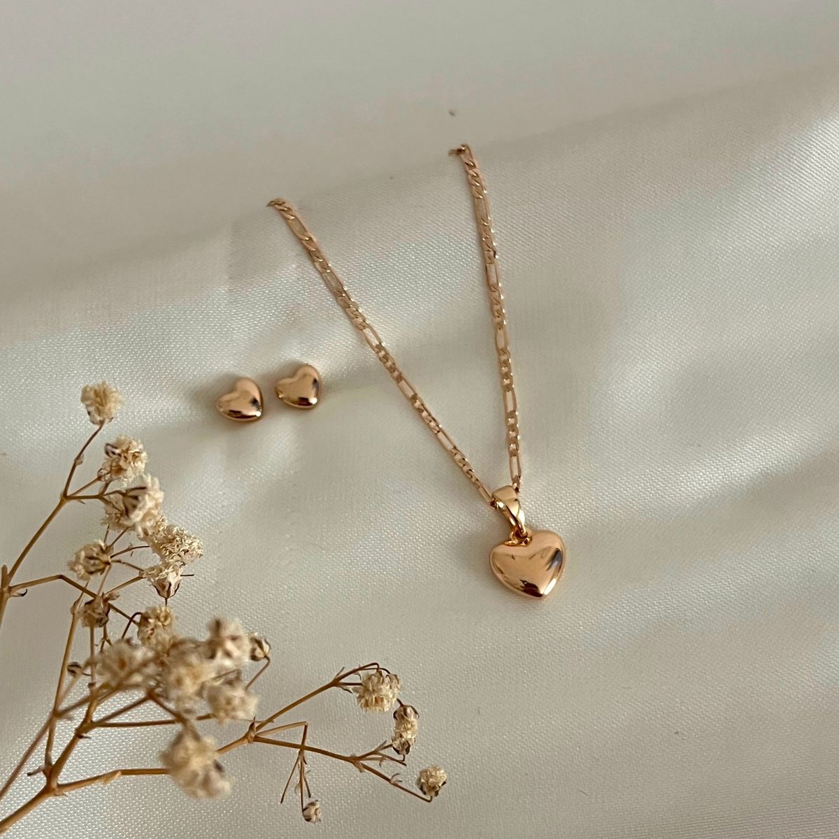 GENERICO - Collar con corazón + Aretes + Puñera con corazón - Bañado en oro 18 k