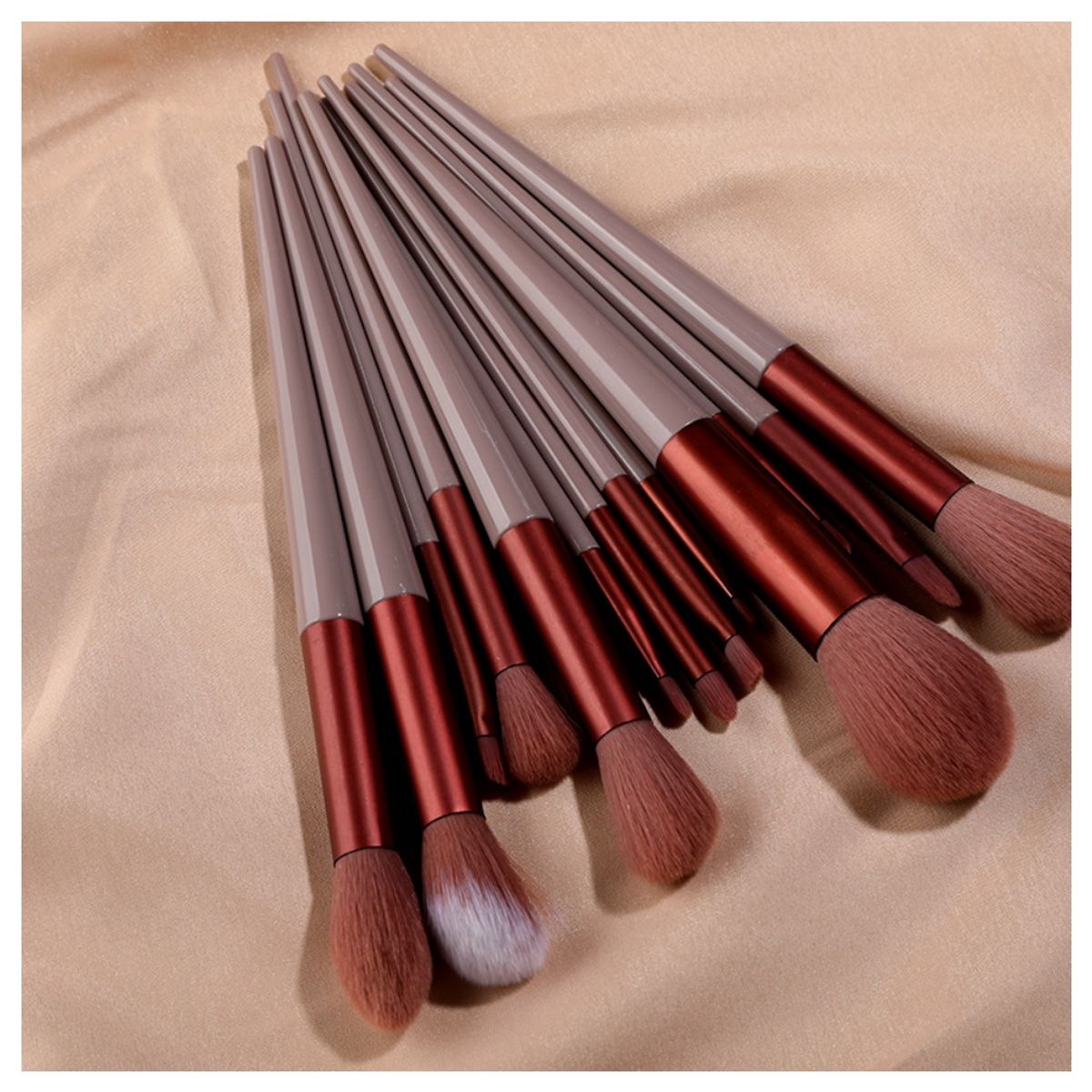 GENERICO - Set de 13 Brochas de Maquillaje Profesionales Estuche Terciopelo CAFE