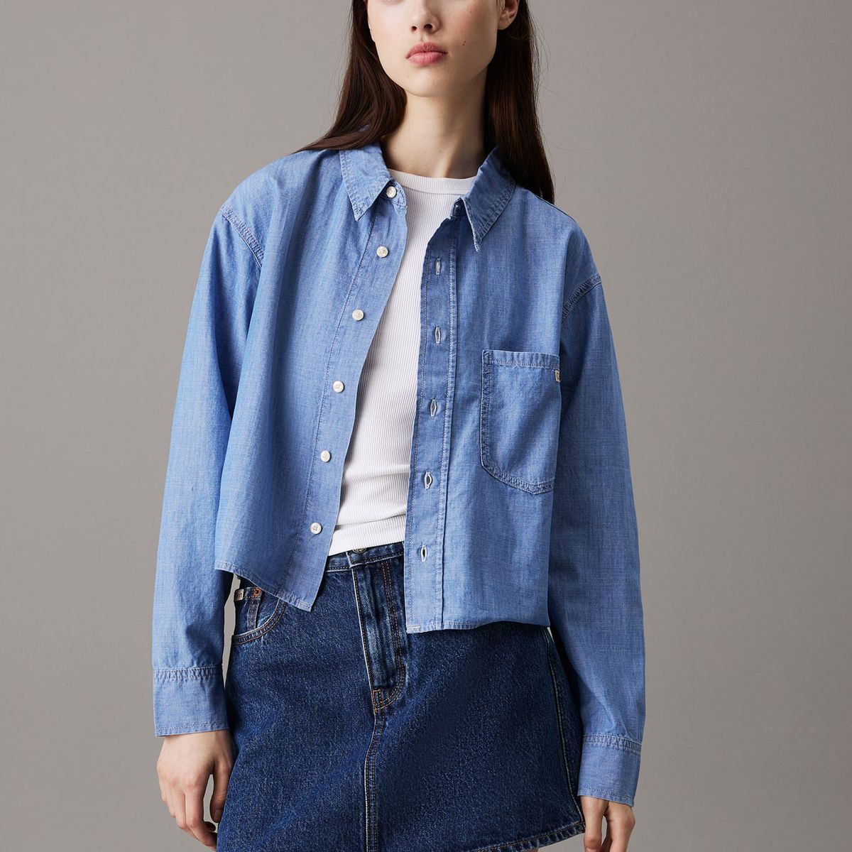 CALVIN KLEIN - BLUSA CROPPED DAD CHAMBRAY SHIRT