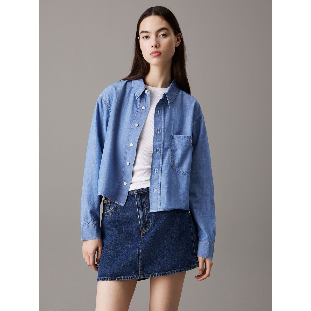 CALVIN KLEIN - BLUSA CROPPED DAD CHAMBRAY SHIRT