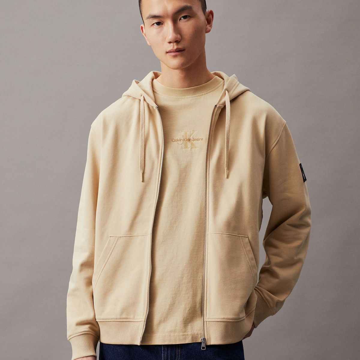 CALVIN KLEIN - SWEATSHIRT BADGE ZIP THROUGH HOODIE