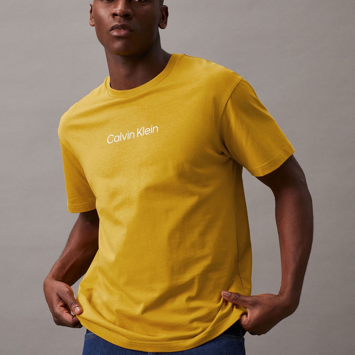 CALVIN KLEIN - T-SHIRT M/C PARA HOMBRES CK