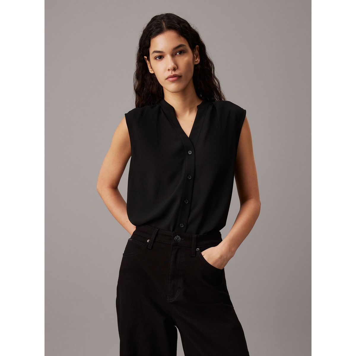 CALVIN KLEIN - BLUSA COLLARLESS SLEEVELESS BLOUSE