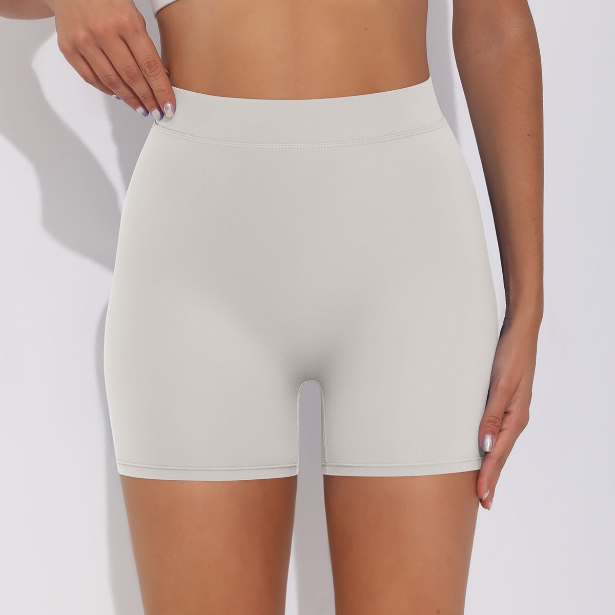 GENERICO - SHORT PUSH UP NYLON LISO CORTE V