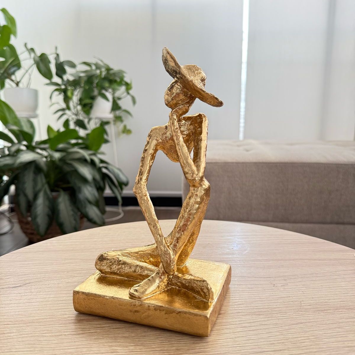 CONCEPTS LIFE - Adorno Dama de Oro 13x11x23 cm