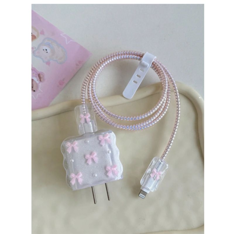 GENERICO - CASE PROTECTOR DE LAZO ROSADO EN RELIEVE PARA CARGADOR DE IPHONE